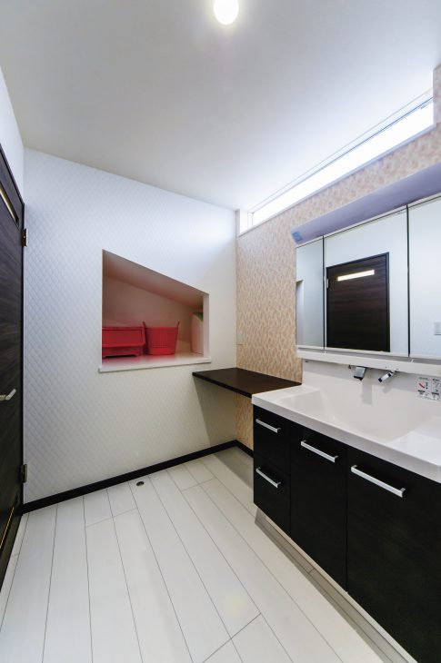 多方向から光を取り入れるLDKの家