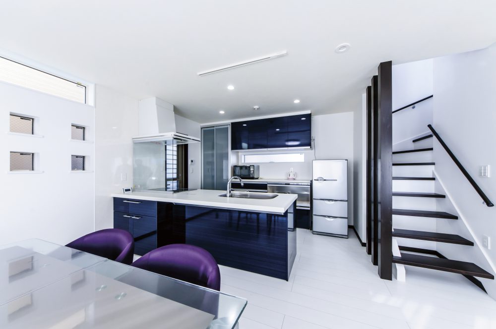 多方向から光を取り入れるLDKの家