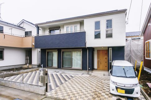 多方向から光を取り入れるLDKの家