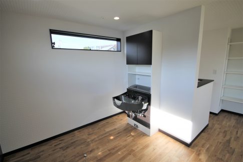 雨の日も大丈夫!ガレージのあるクールな家