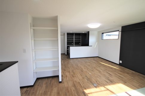 雨の日も大丈夫!ガレージのあるクールな家