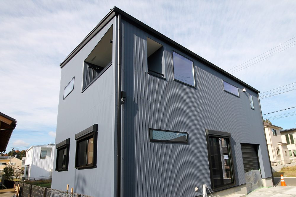 雨の日も大丈夫!ガレージのあるクールな家