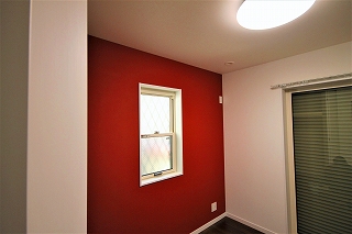 土地を活かして過ごしやすいロフトのある家