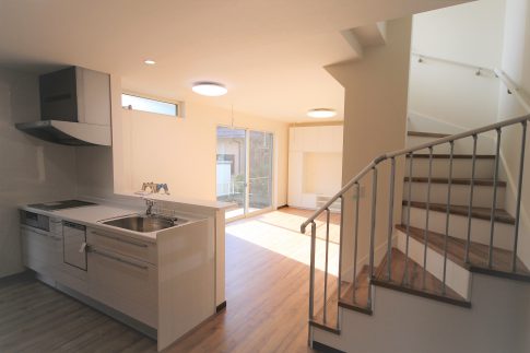 階段がコンパクトの家