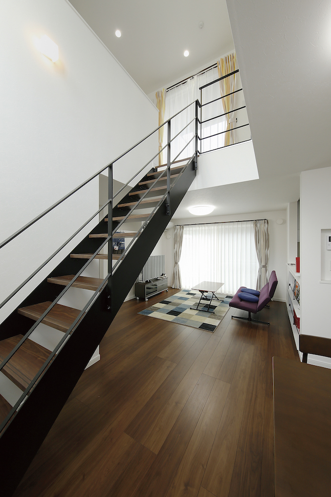 【趣味を楽しむ書斎、吹抜け階段のある家　Vol.2】