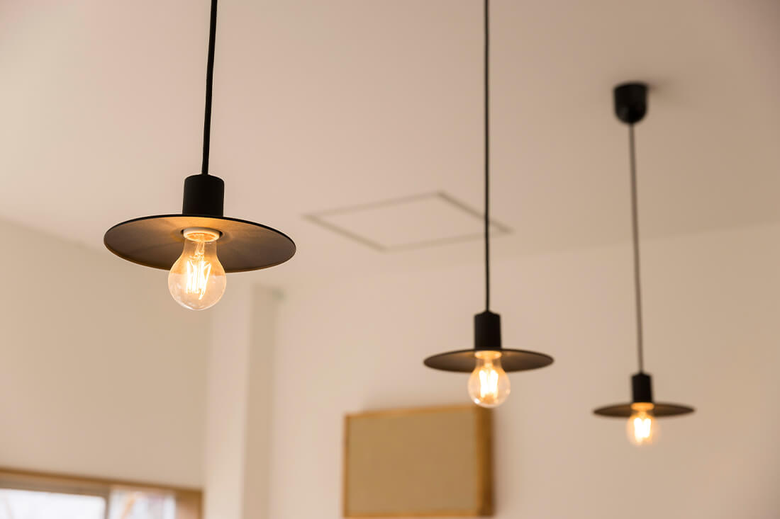 注文住宅の失敗例から学ぶ｜コンセントの位置と照明計画で後悔しないコツ